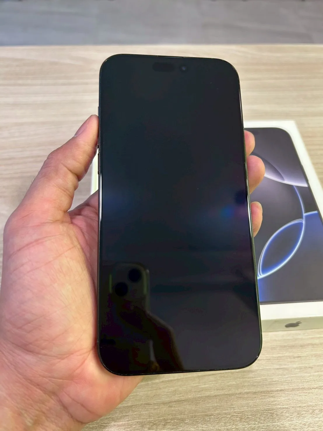 iPhone 16 Pro Max - Image 2