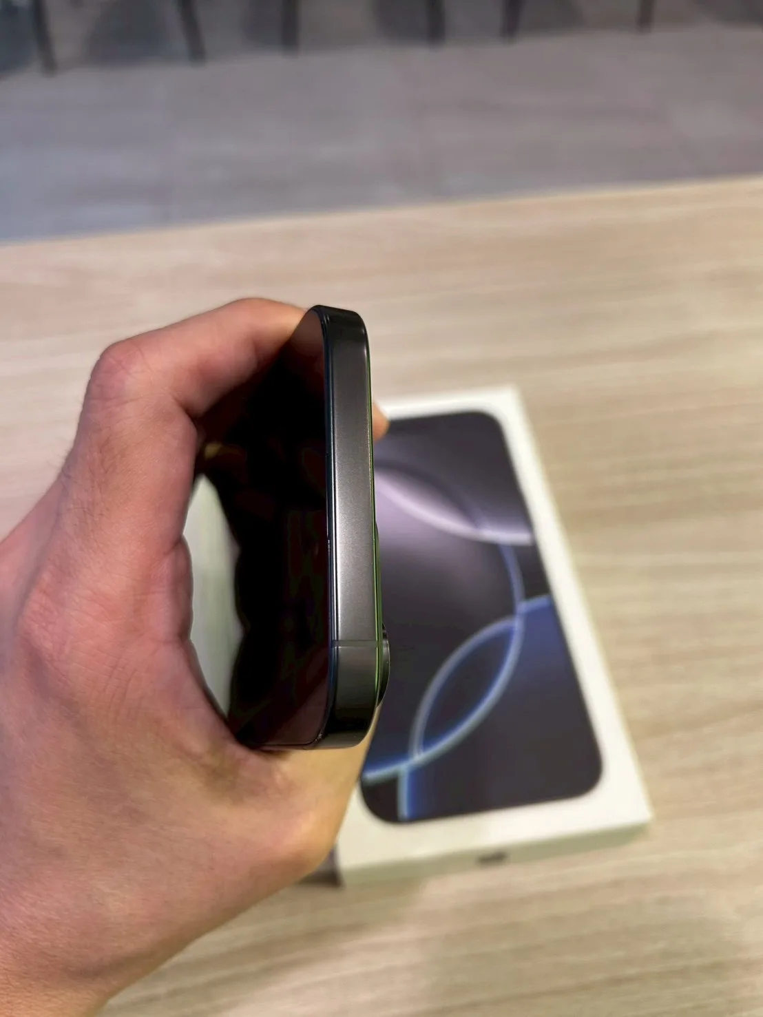 iPhone 16 Pro Max - Image 4