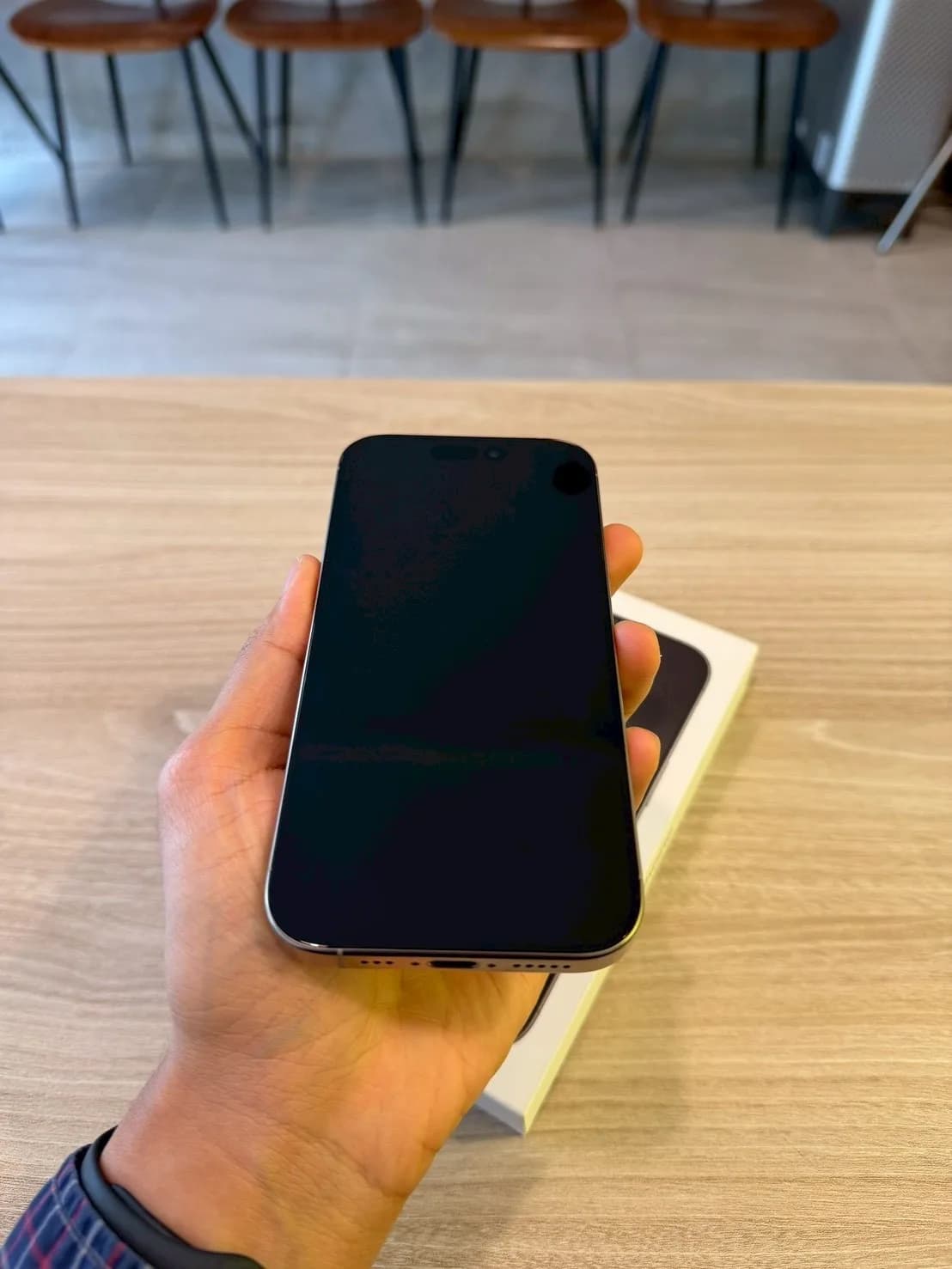 iPhone 16 Pro - Image 2