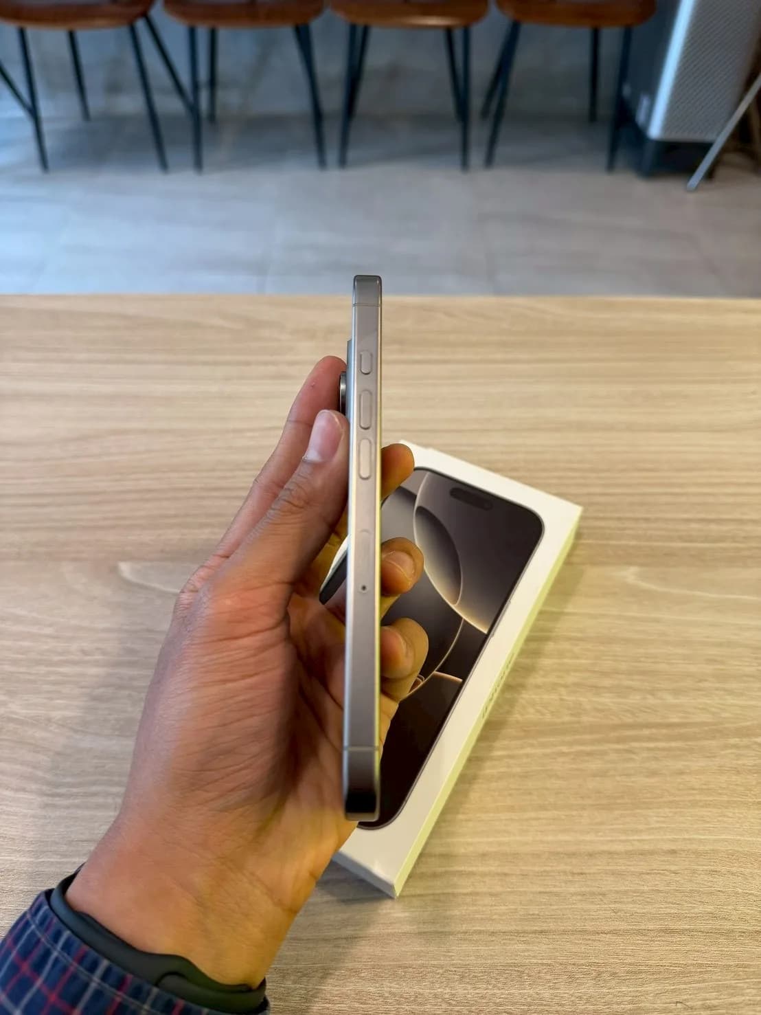 iPhone 16 Pro - Image 3