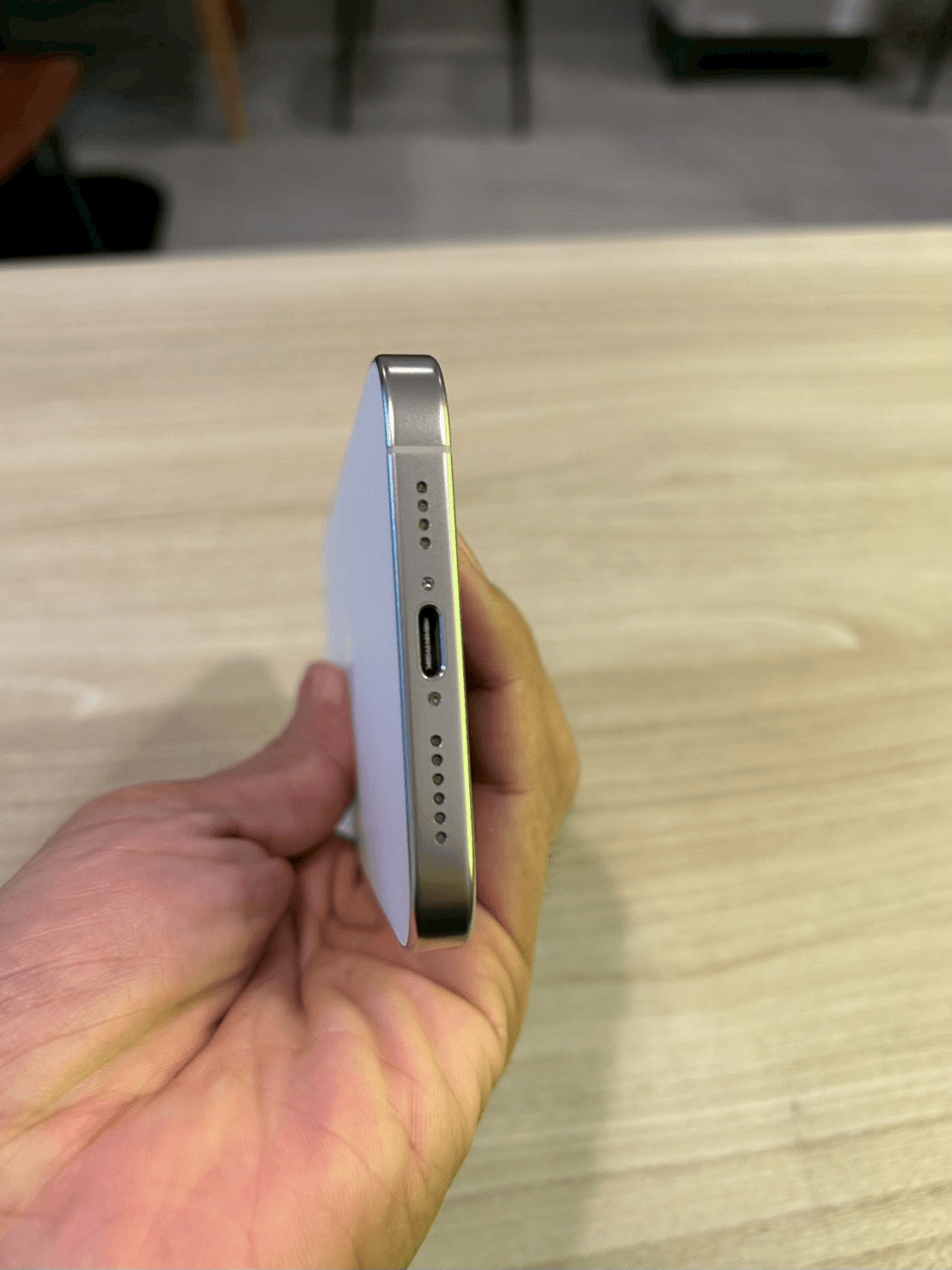 iPhone 16 Pro Max - Image 4