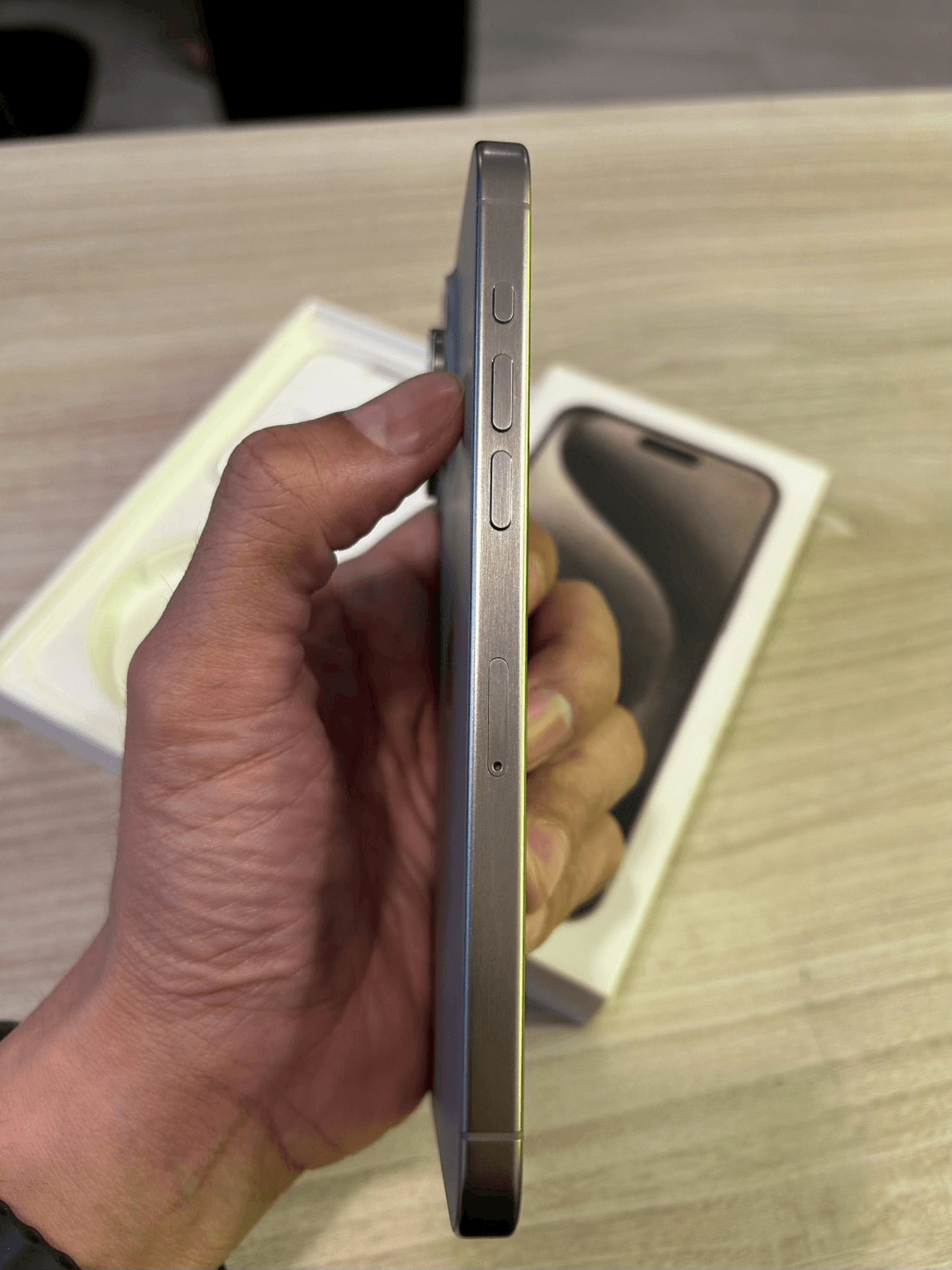 iPhone 15 Pro Max - Image 3