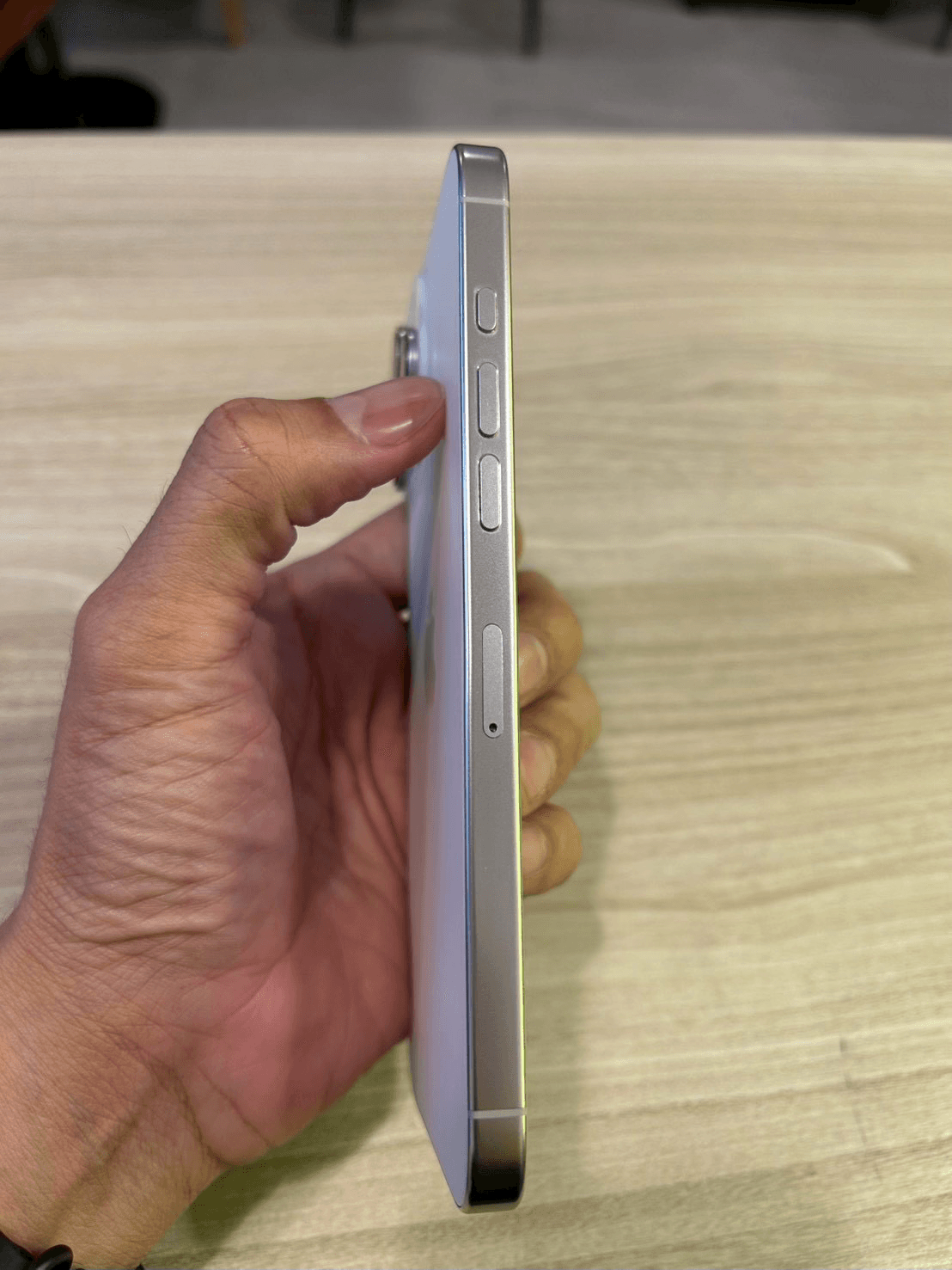 iPhone 16 Pro Max - Image 3