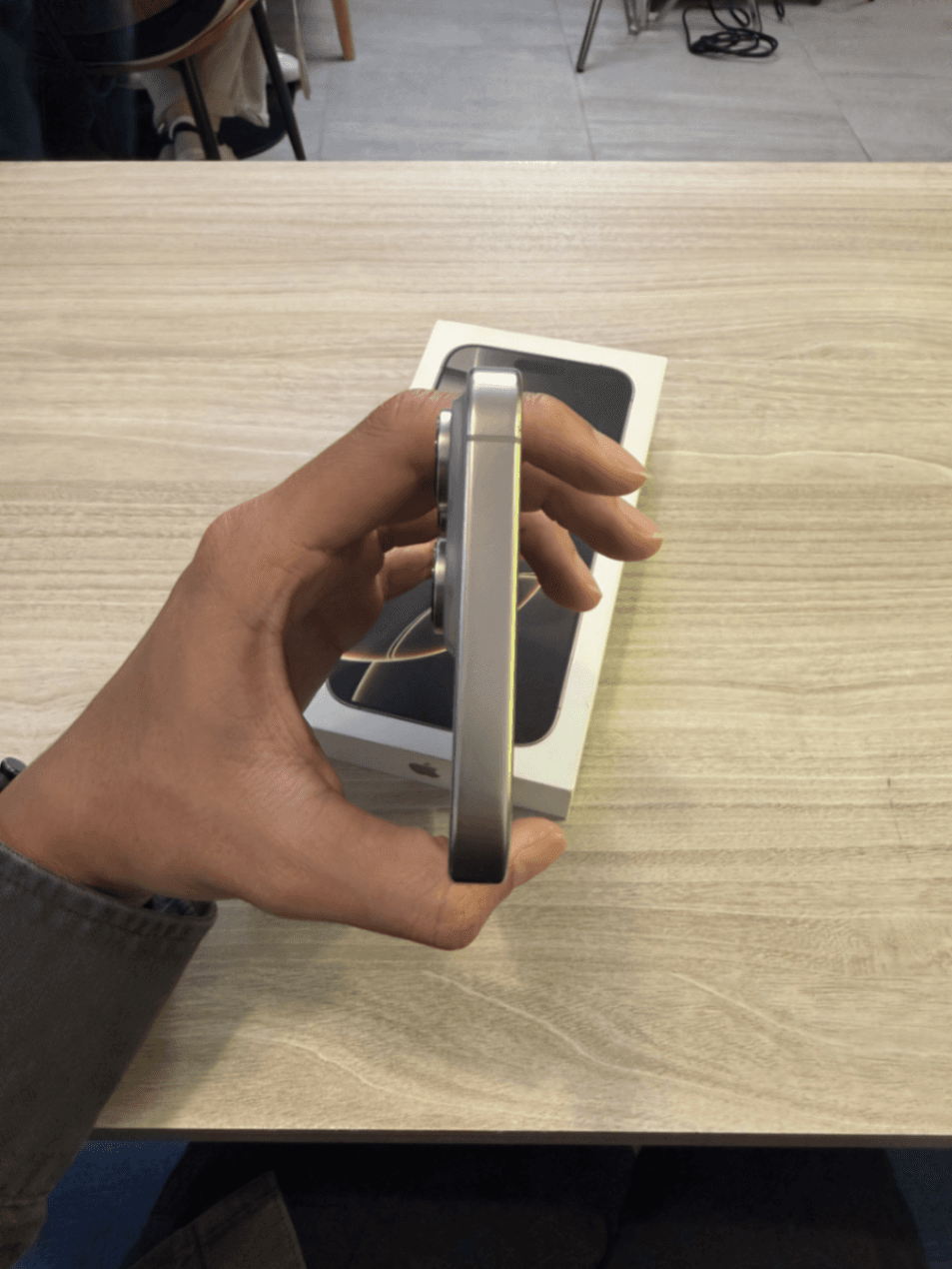 iPhone 16 Pro Max - Image 4