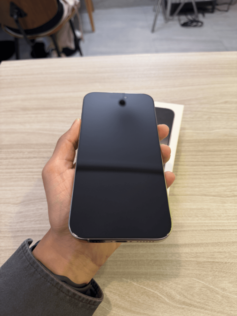 iPhone 16 Pro Max - Image 2