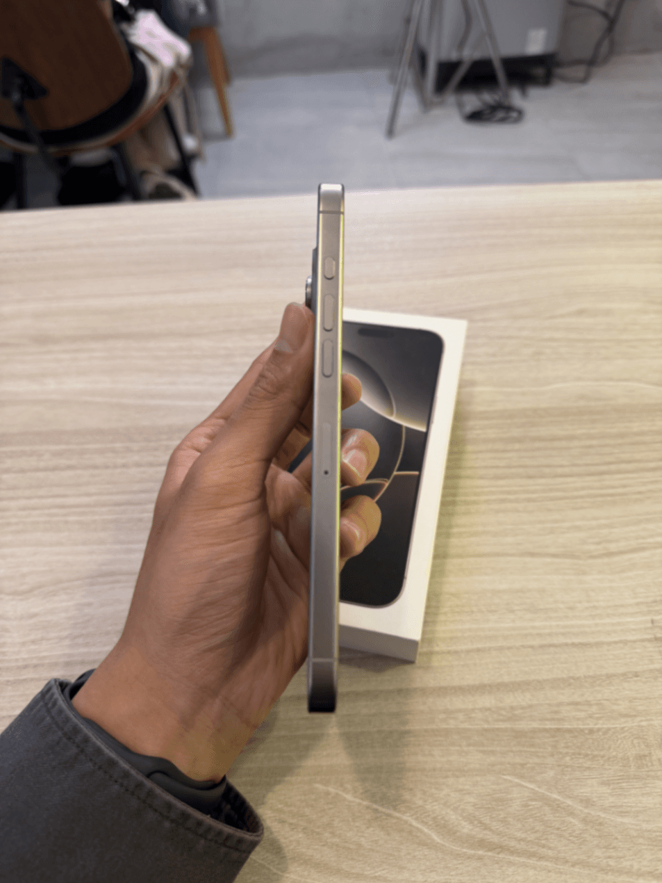 iPhone 16 Pro Max - Image 3