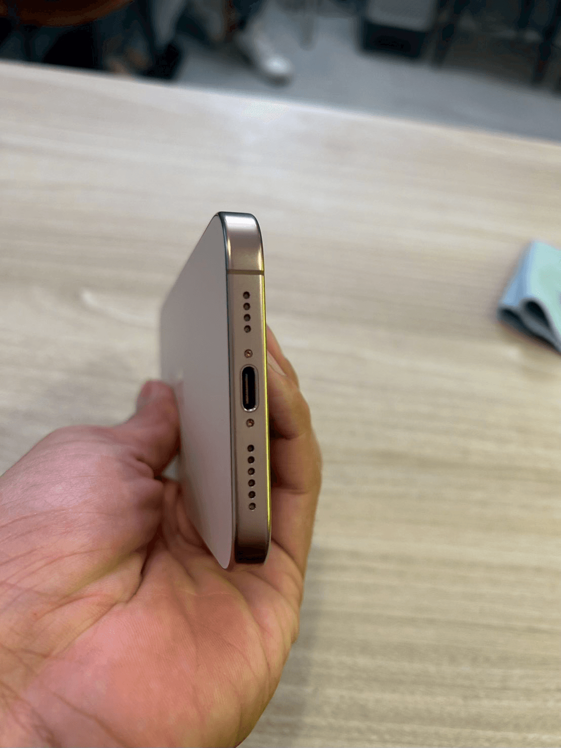 iPhone 16 Pro Max - Image 4