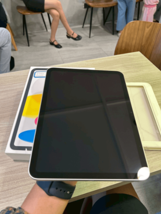 iPad Gen 11 - Image 2