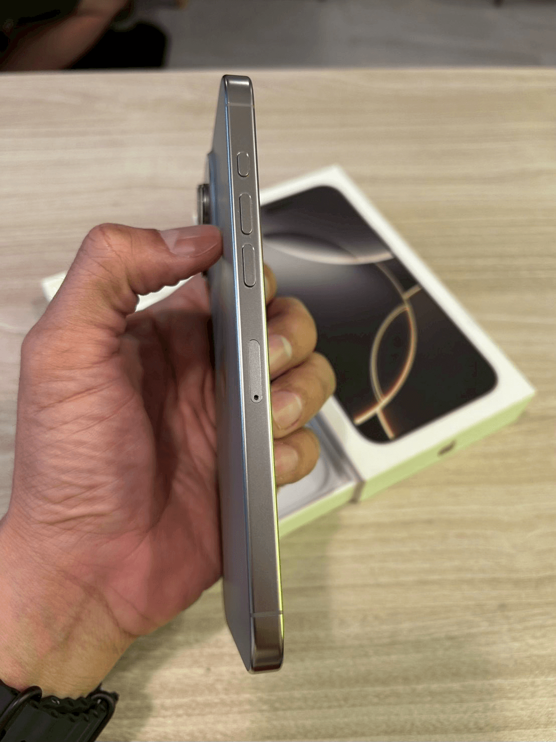 iPhone 16 Pro Max - Image 3