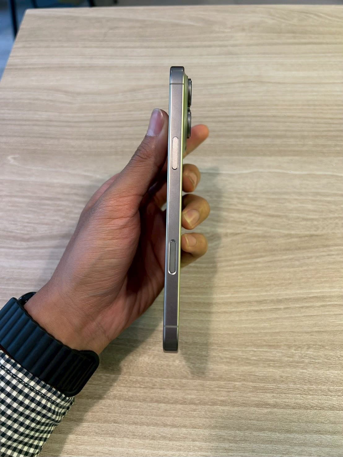 iPhone 16 Pro Max - Image 3