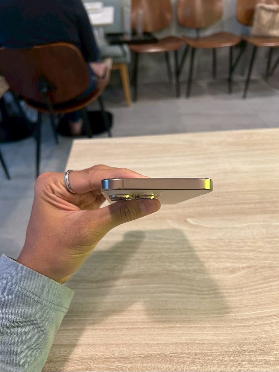 iPhone 16 Pro Max - Image 4
