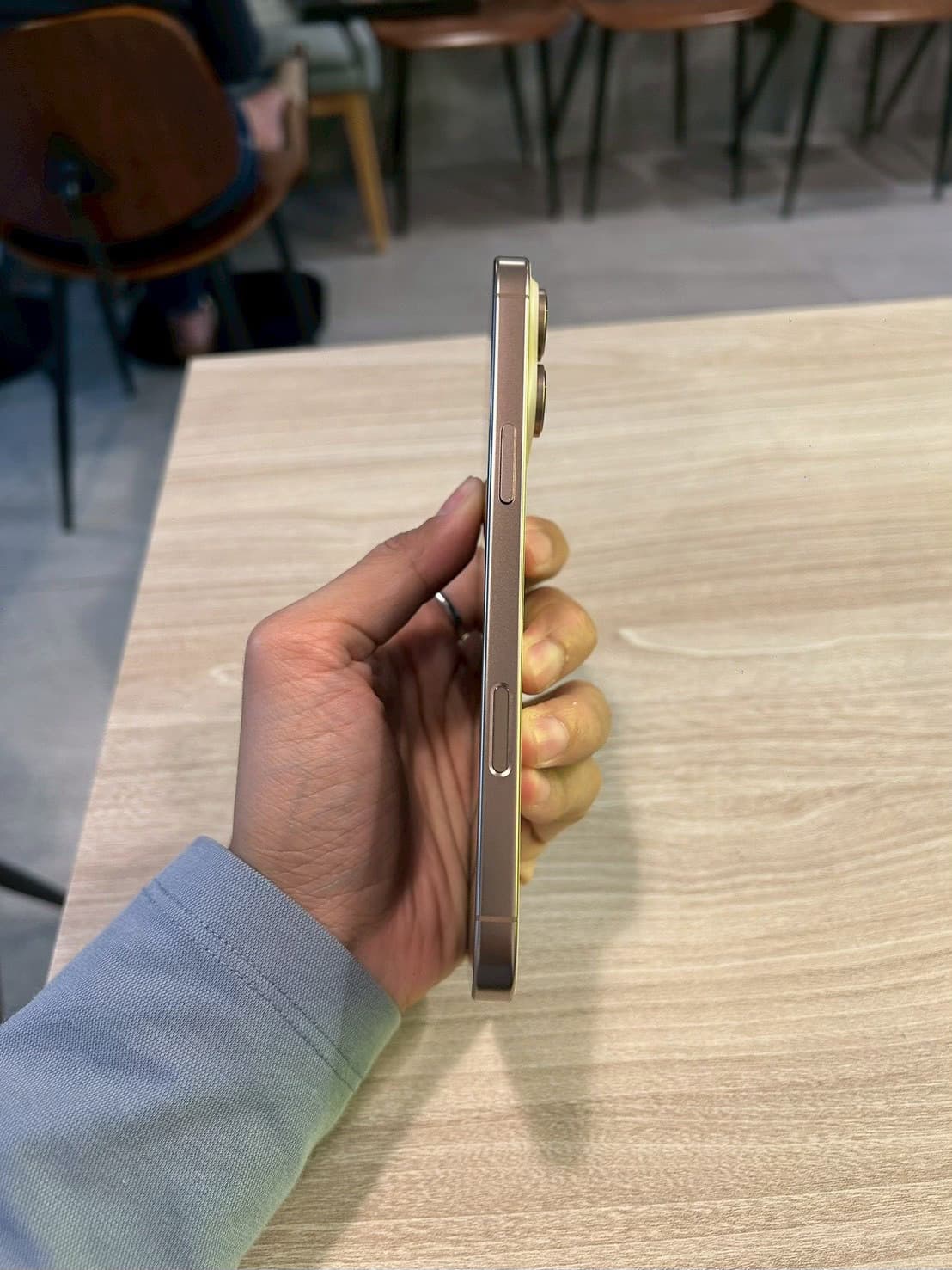 iPhone 16 Pro Max - Image 3