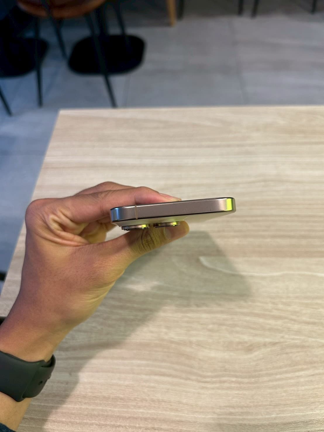 iPhone 16 Pro - Image 4