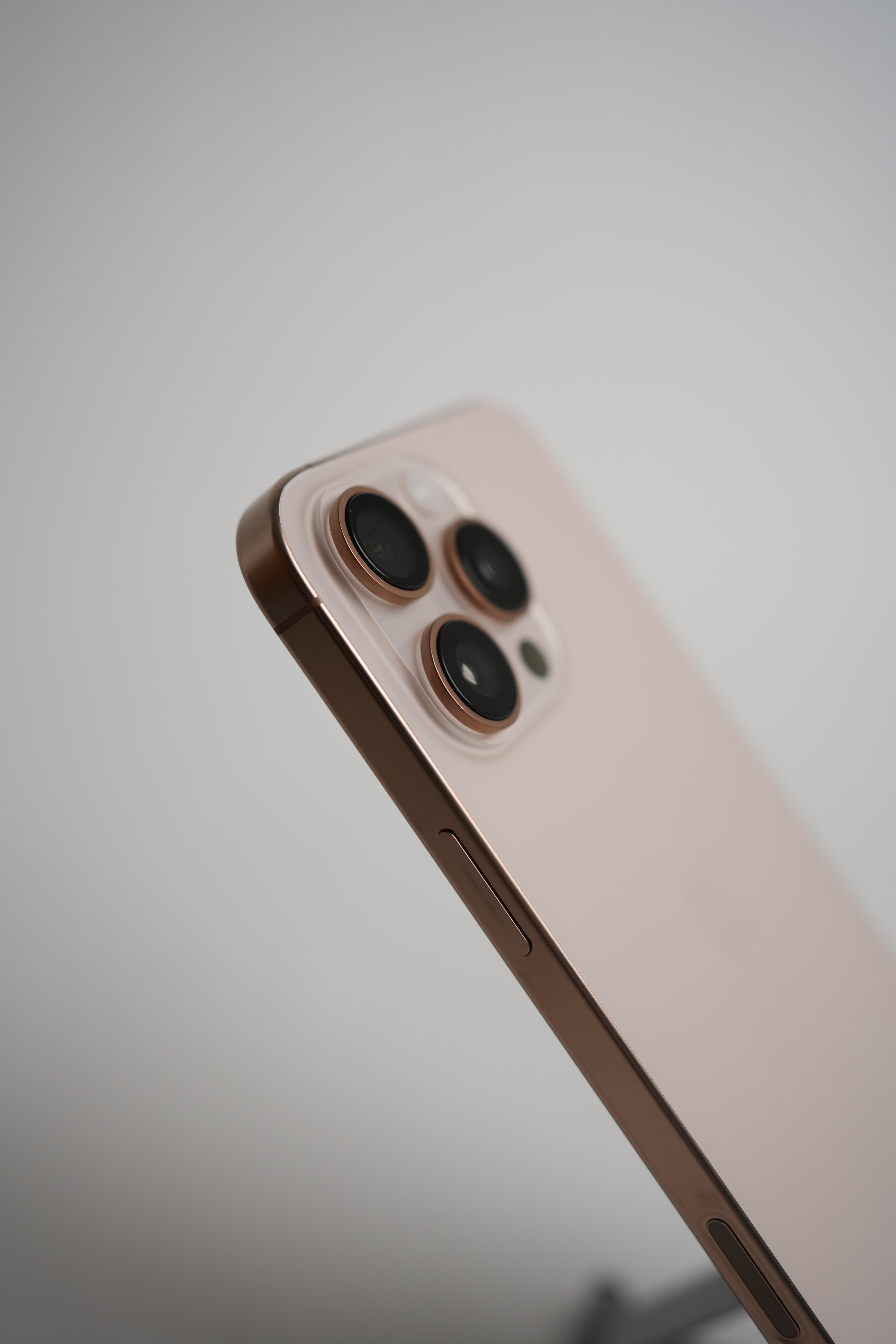 iPhone 16 Pro Max - Image 4