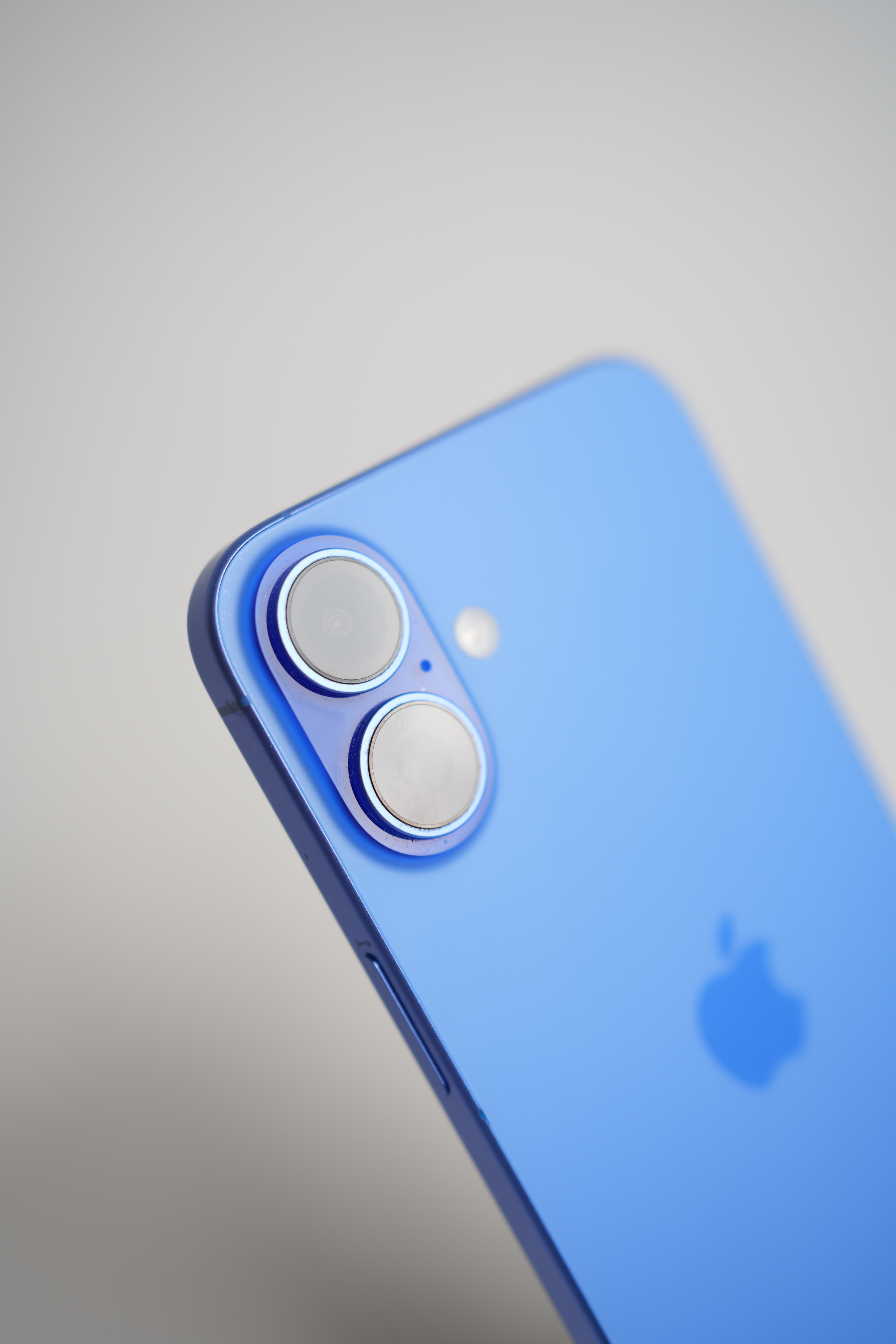 iPhone 16 Plus - Image 4
