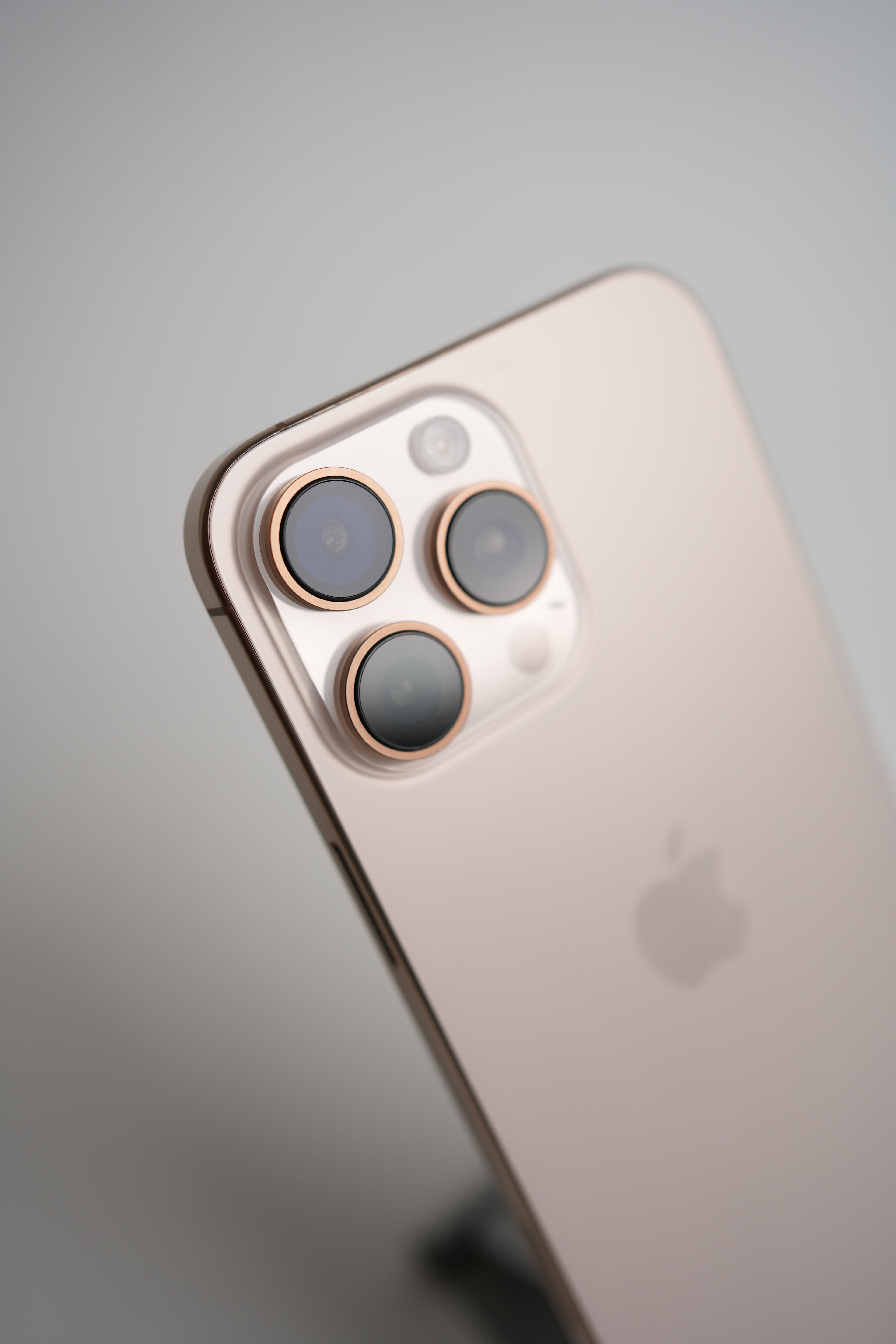 iPhone 16 Pro Max - Image 2