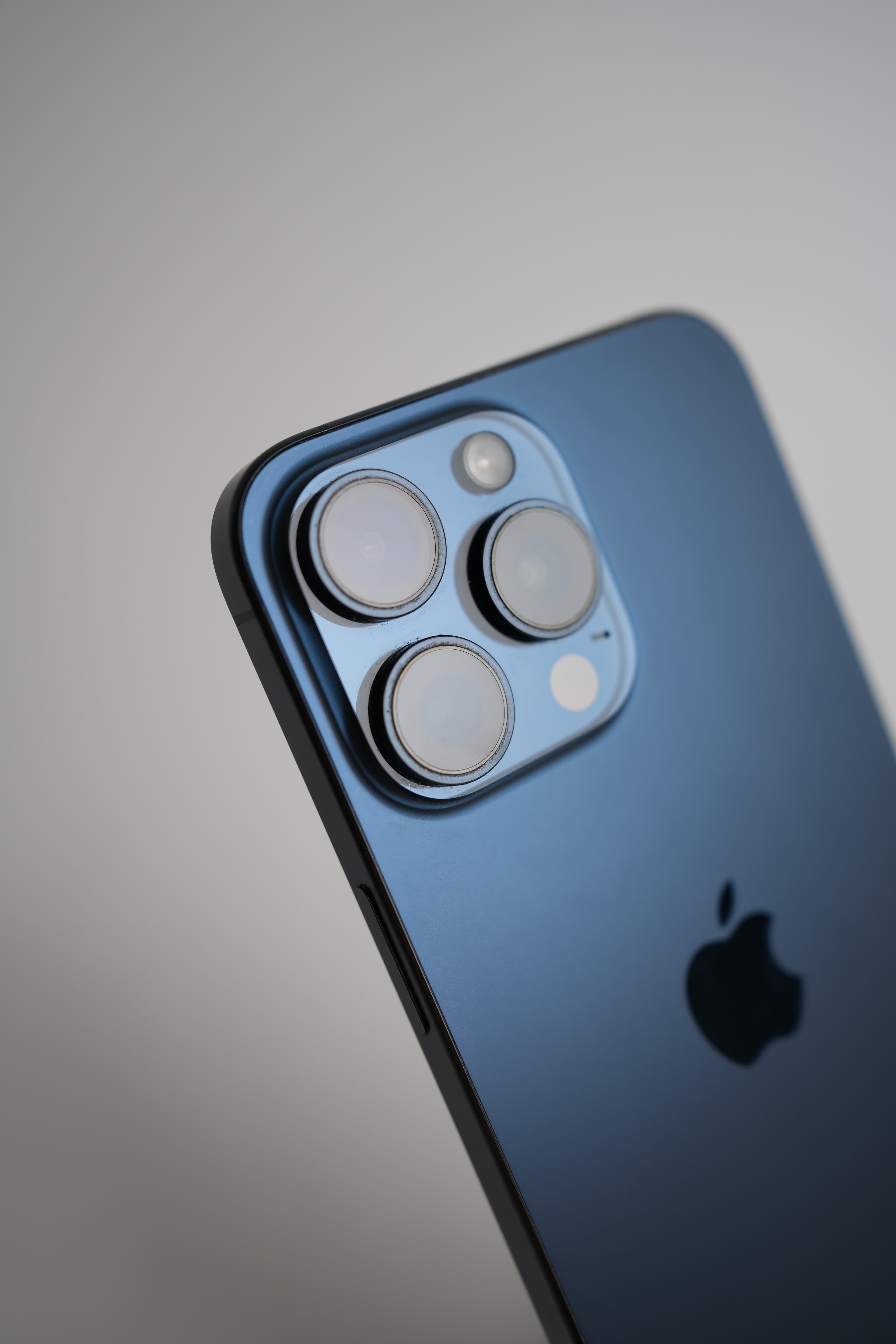 iPhone 15 Pro Max - Image 2