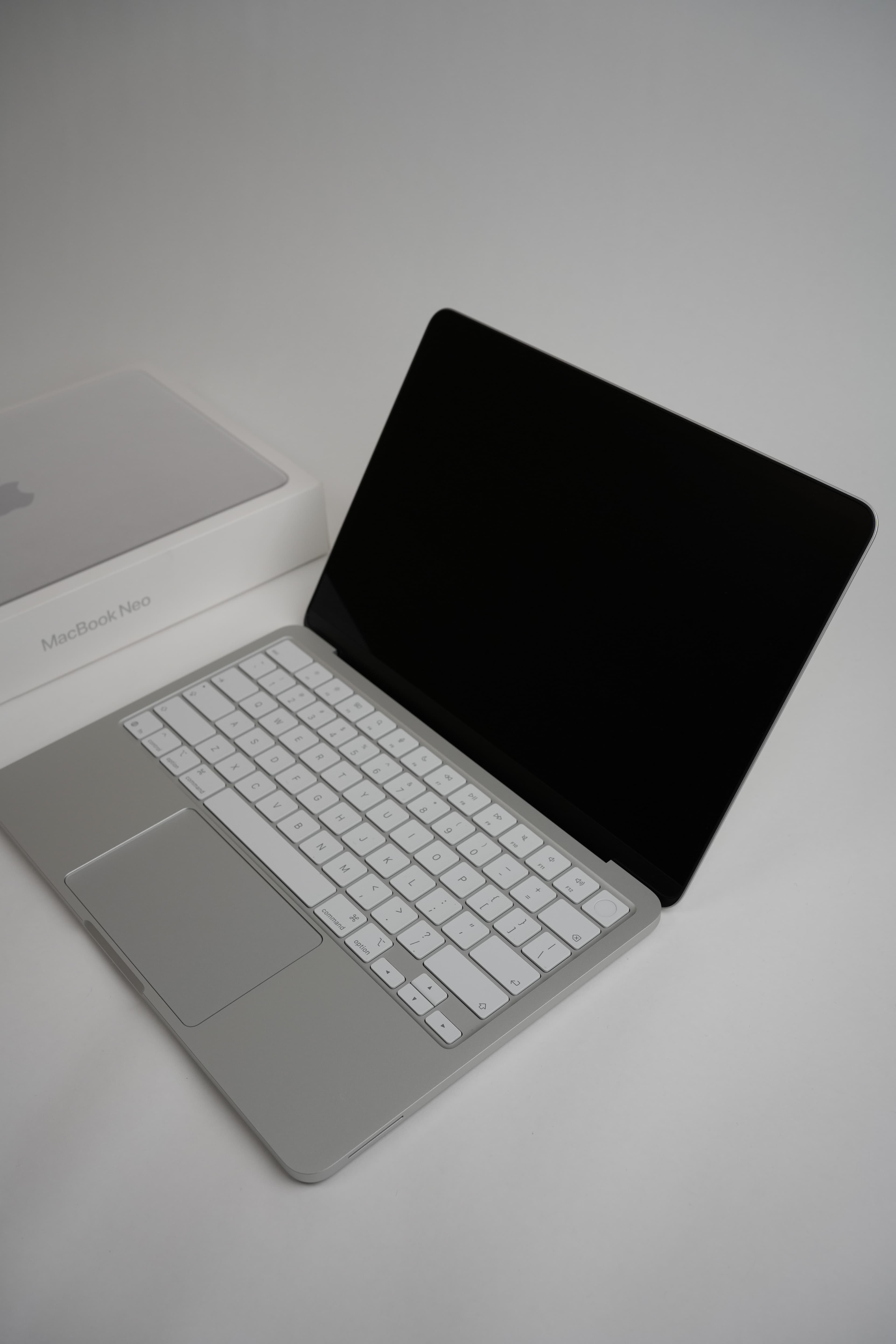 MacBook Neo A18Pro - Image 2