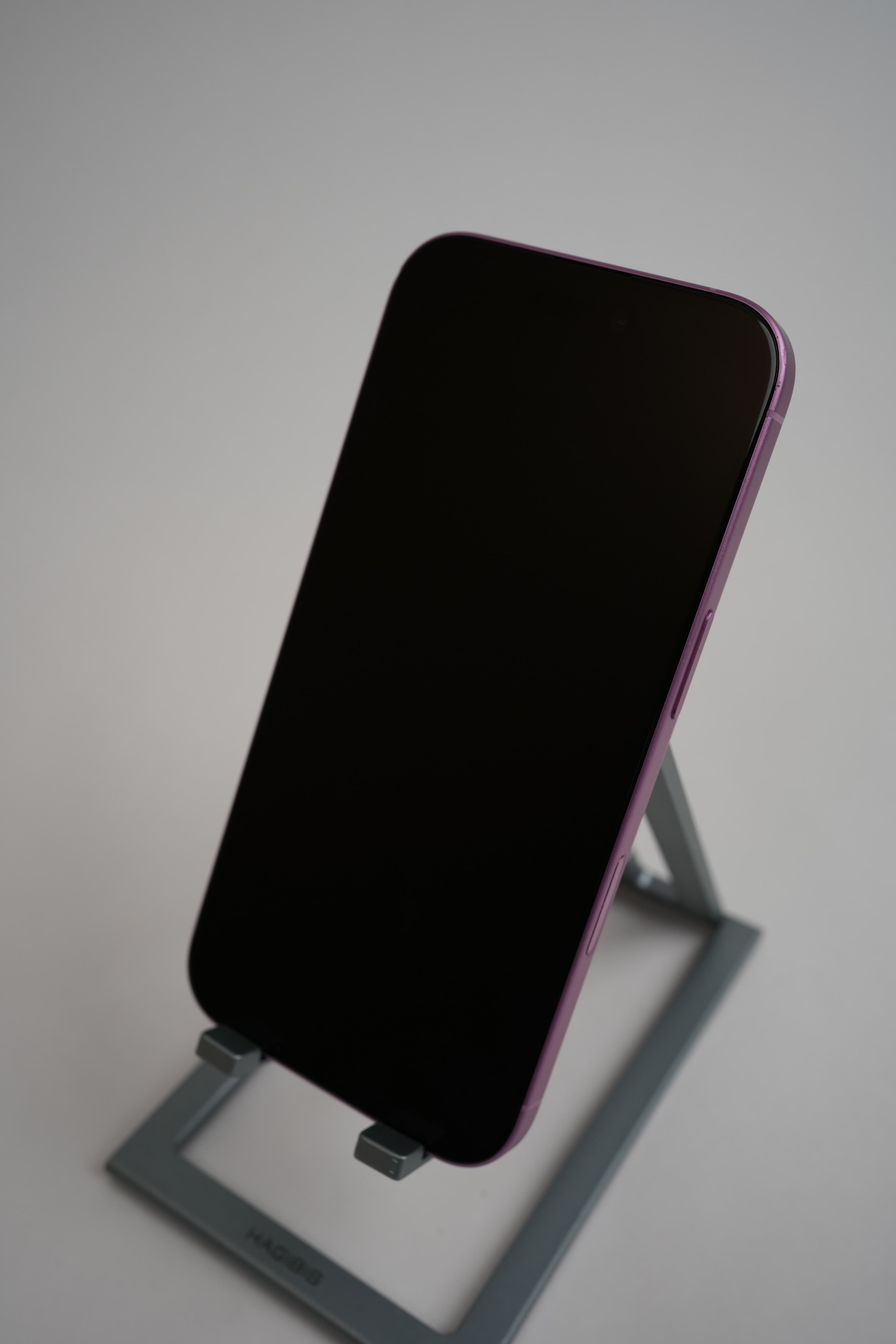 iPhone 16 - Image 2