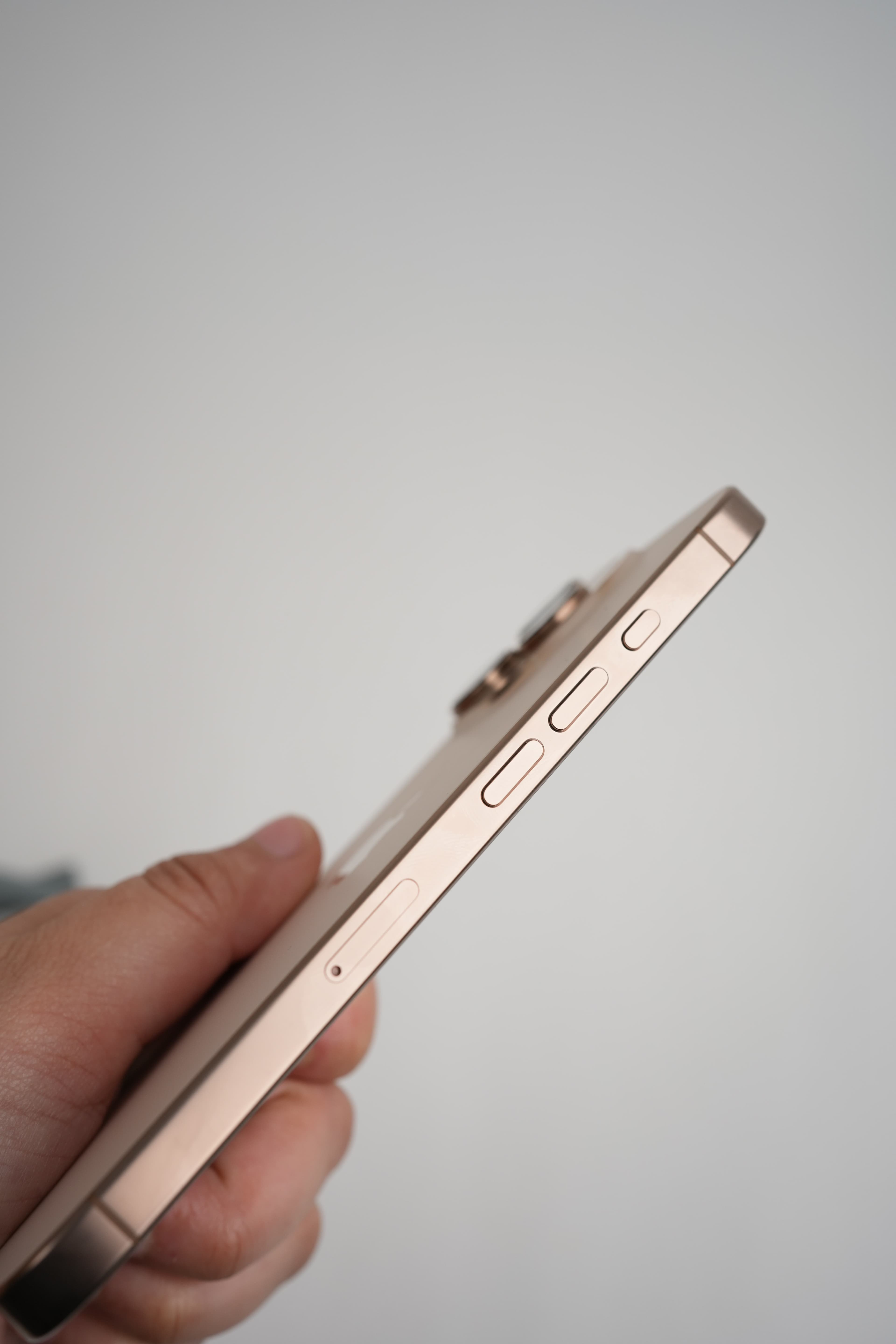 iPhone 16 Pro - Image 4
