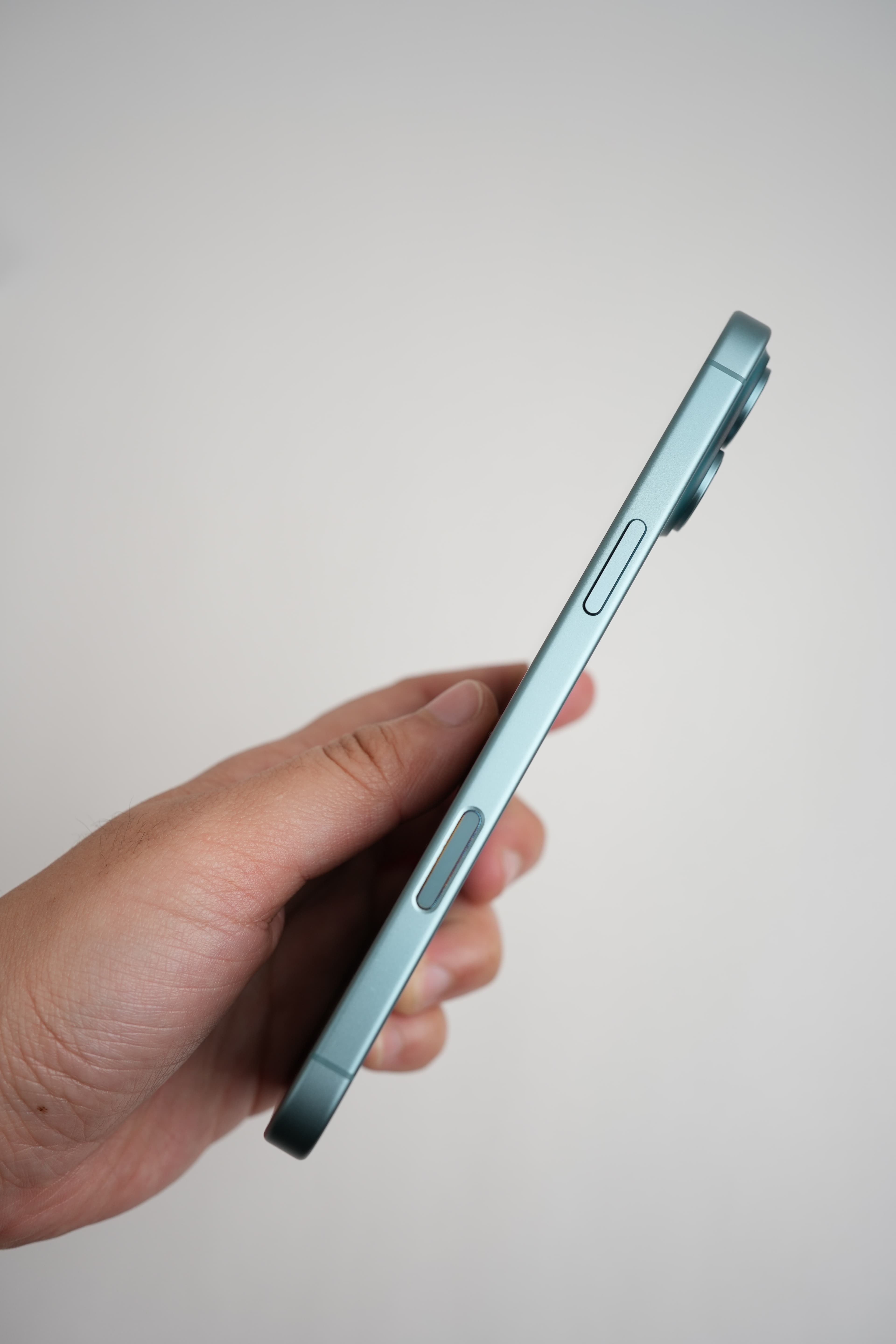 iPhone 16 Plus - Image 4