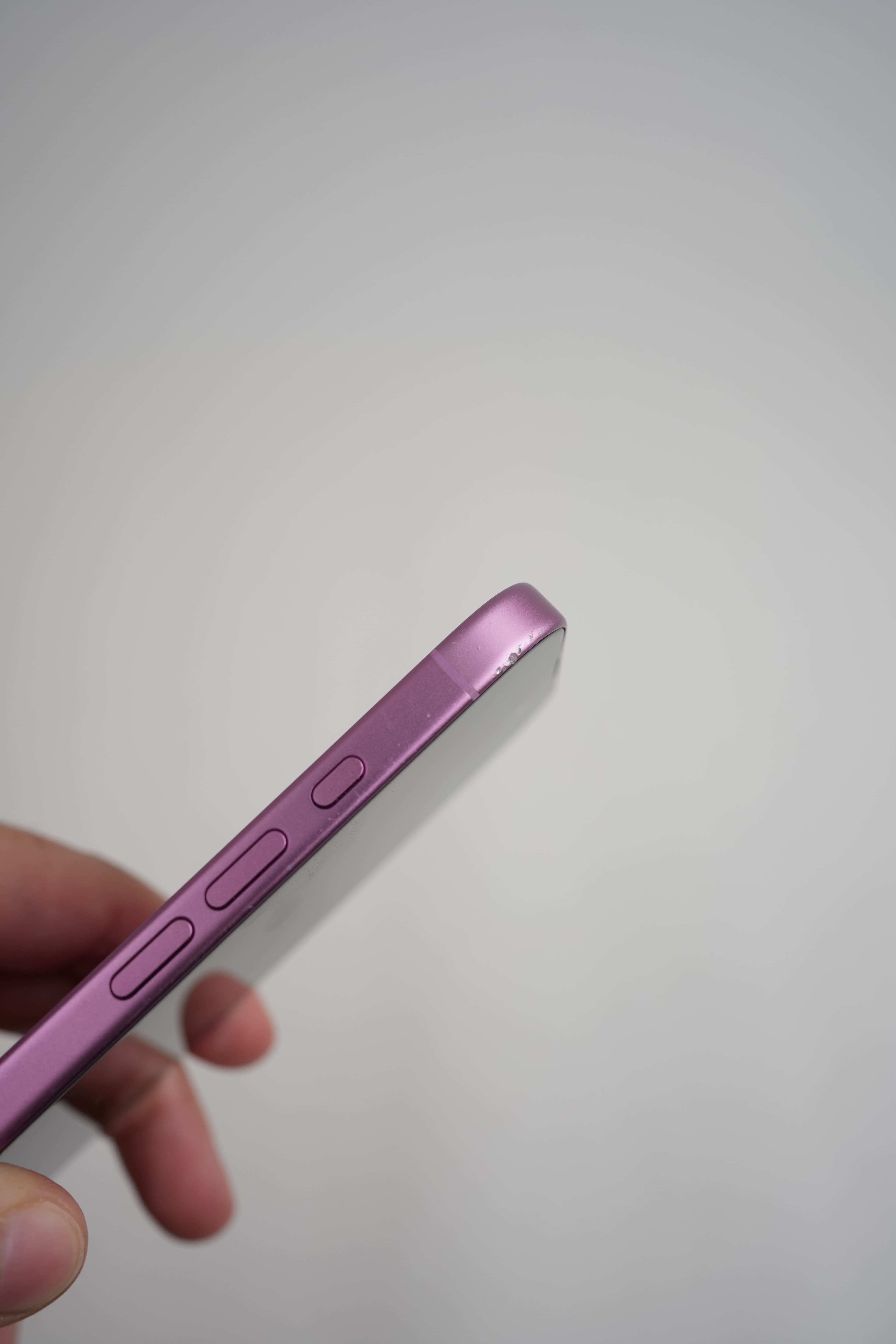 iPhone 16 - Image 3