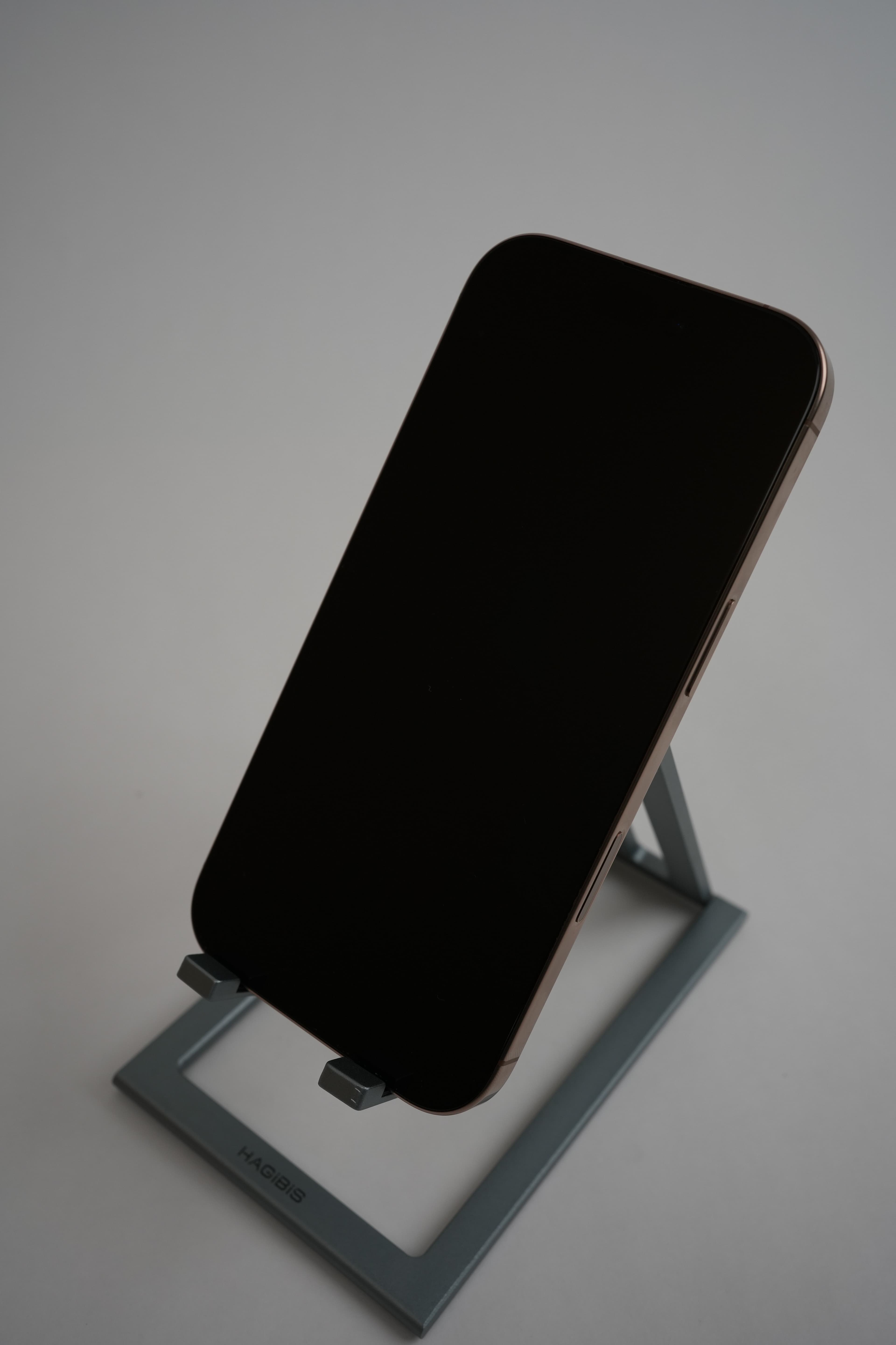 iPhone 16 Pro - Image 2