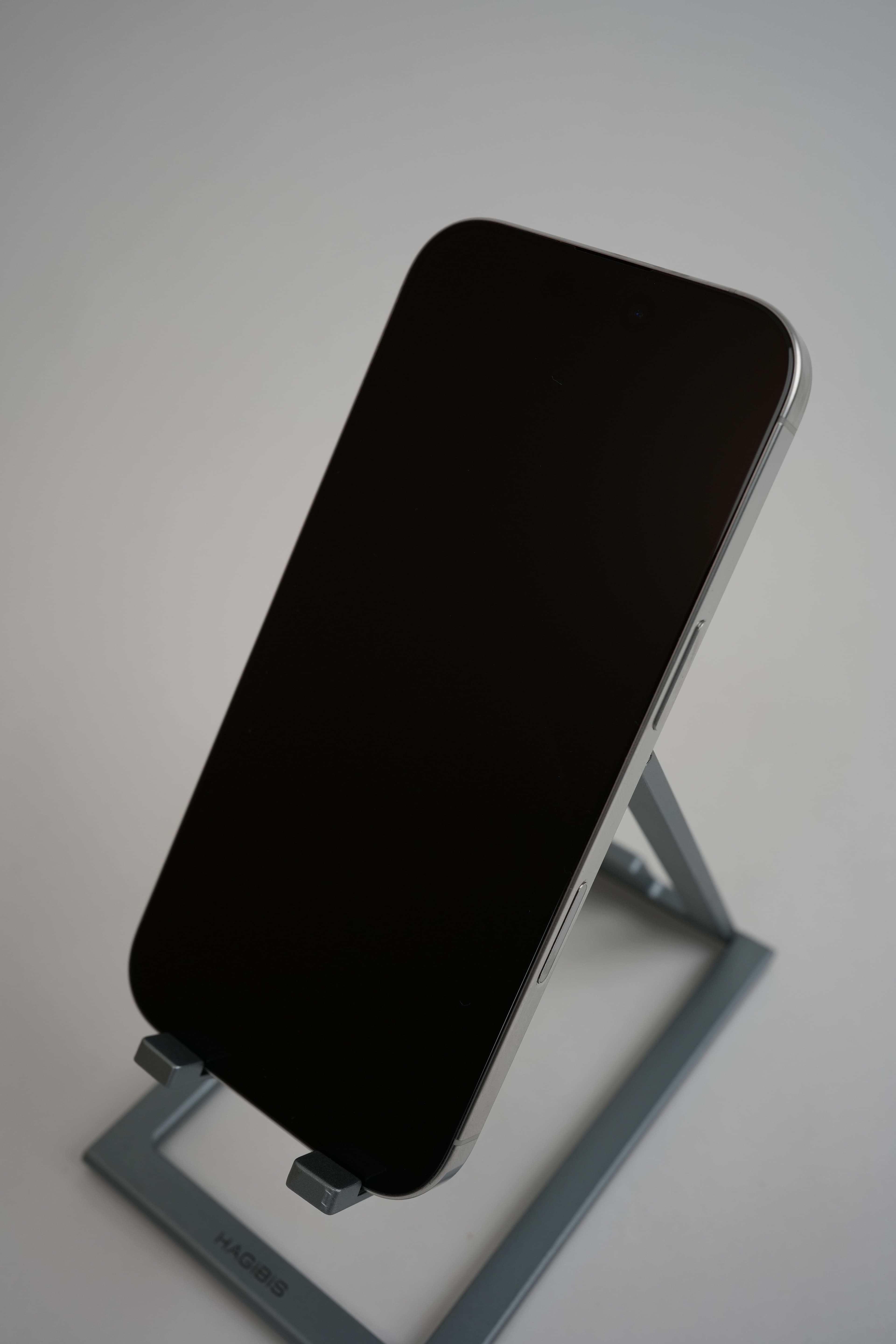 iPhone 16 Pro - Image 2